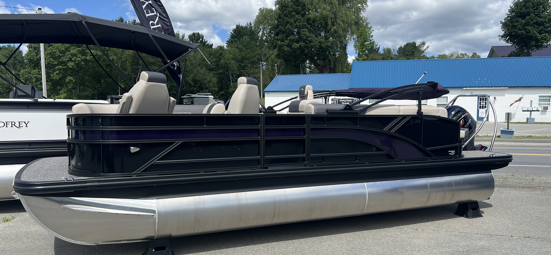 2025 Bennington 22SLJSE - Black/Purple