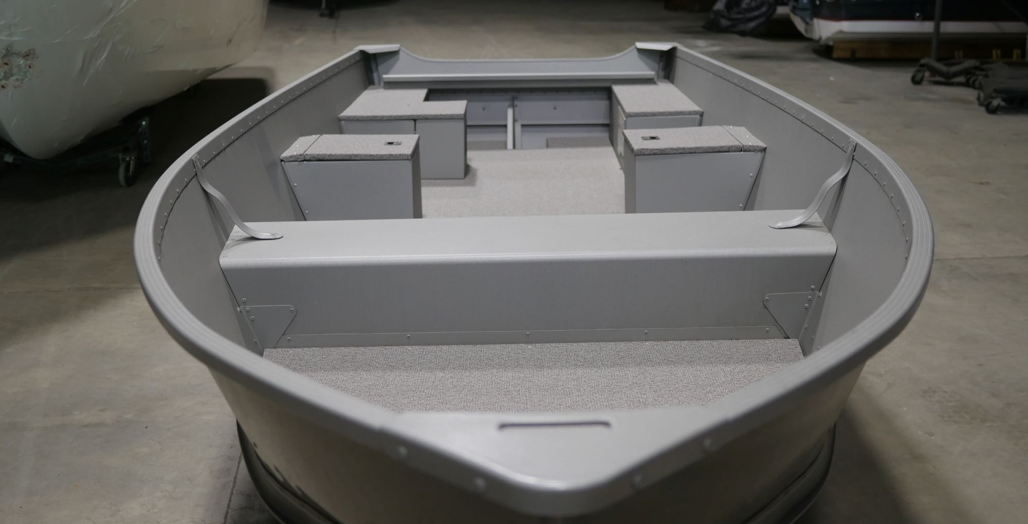 2025 Alumacraft V16 - Gray