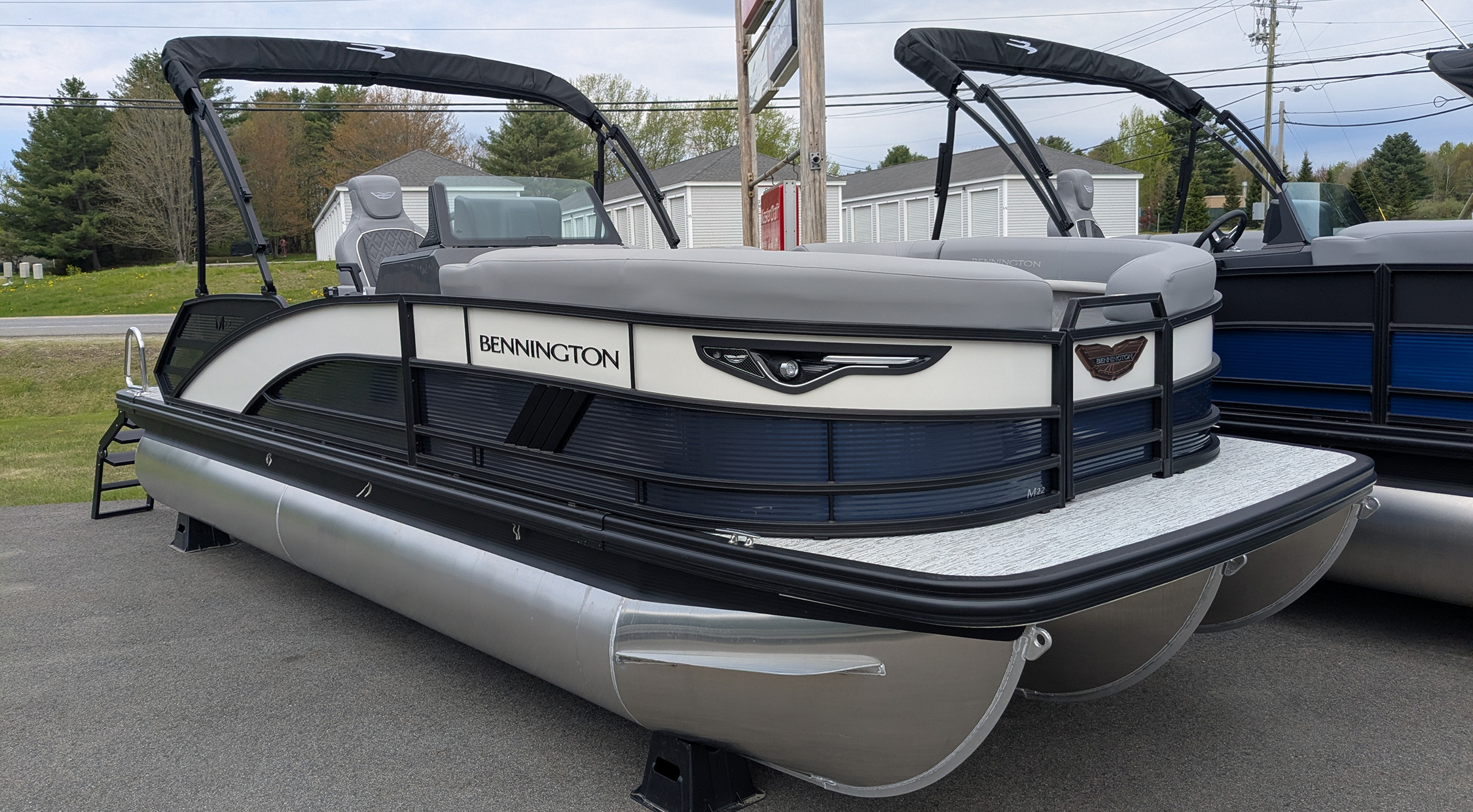 2025 Bennington 22MSBSE Tripletoon - Ocean Blue/White