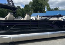 2025 Bennington 22SLJSE - Black/Purple